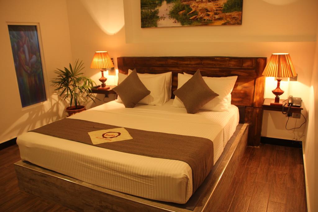 Sasha Transit Hotel Katunayaka Екстериор снимка