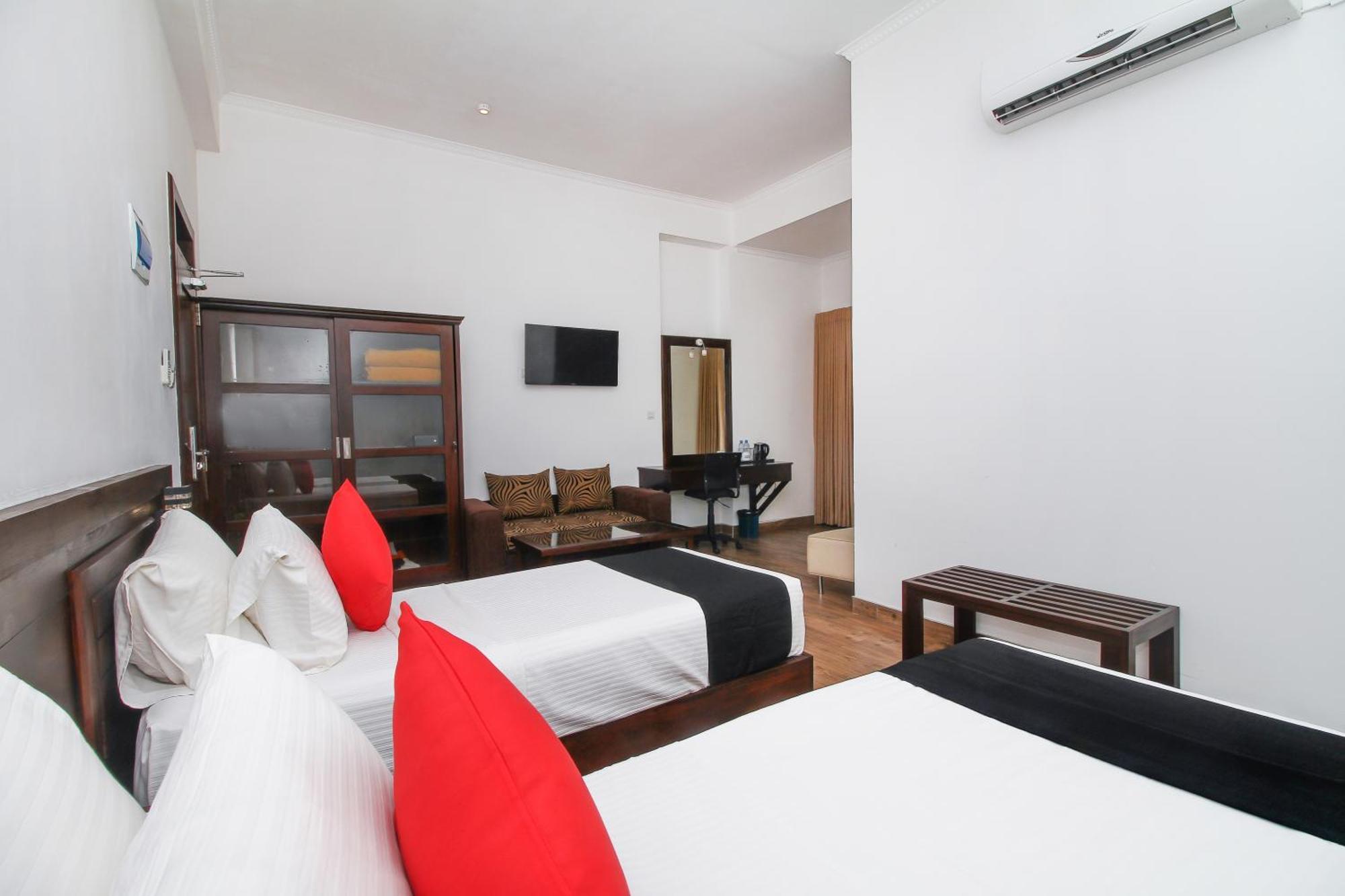 Sasha Transit Hotel Katunayaka Екстериор снимка