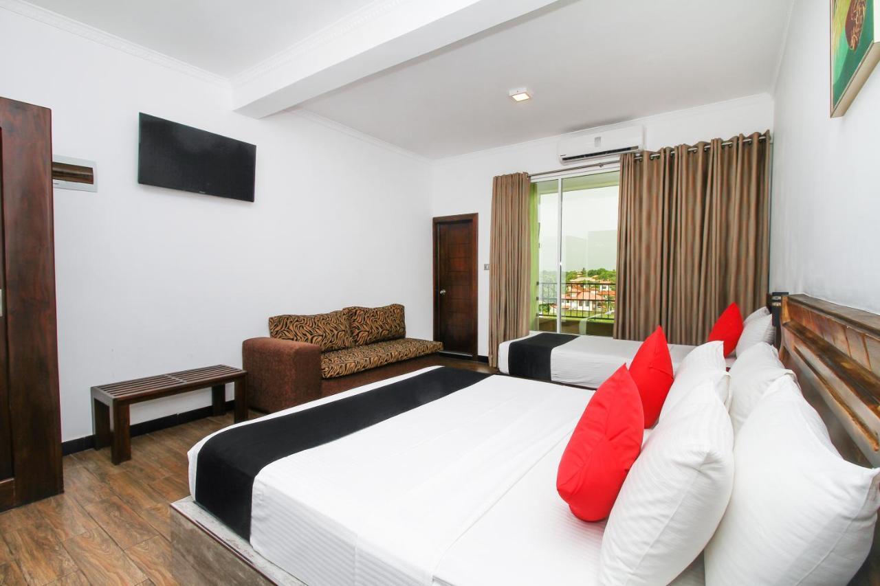 Sasha Transit Hotel Katunayaka Екстериор снимка