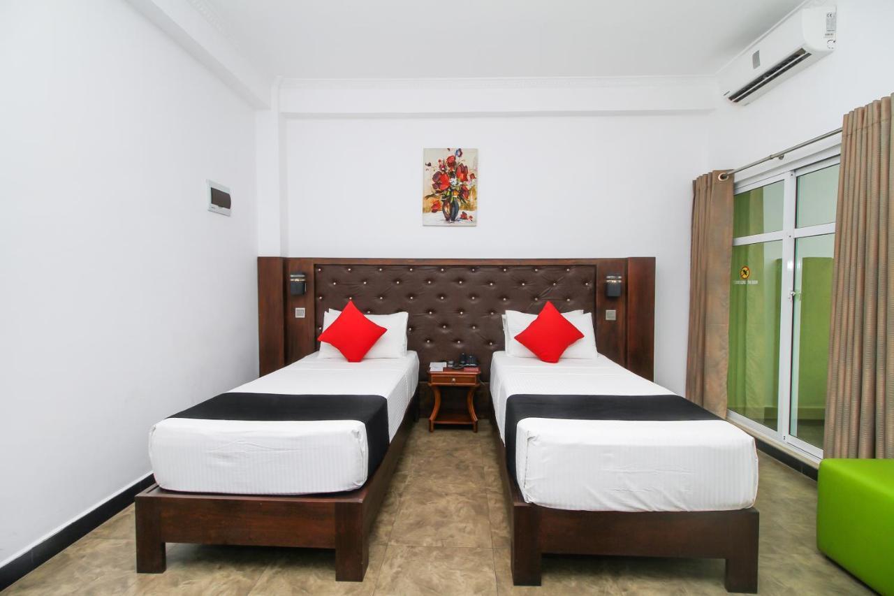 Sasha Transit Hotel Katunayaka Екстериор снимка